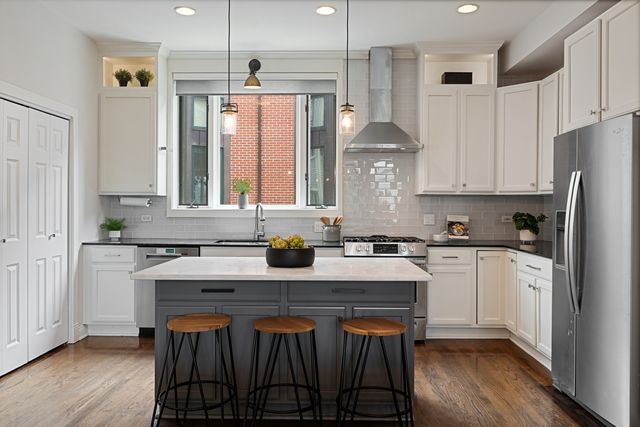 2009 N Hoyne Avenue, Chicago, IL 60647