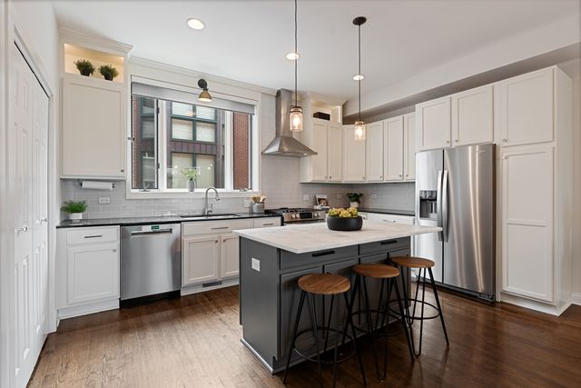 2009 N Hoyne Avenue, Chicago, IL 60647