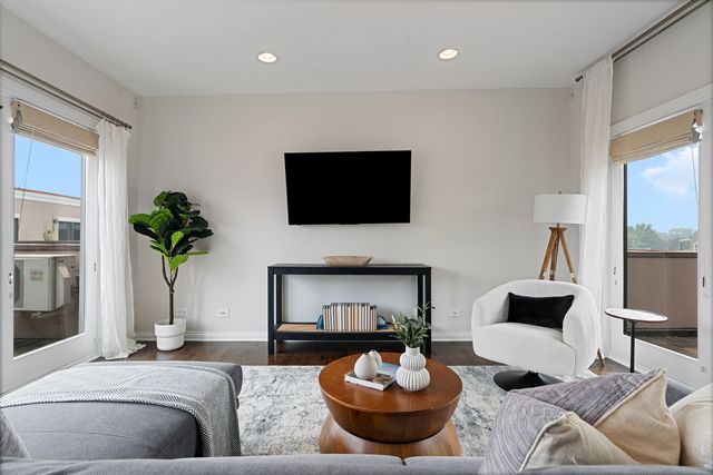 2009 N Hoyne Avenue, Chicago, IL 60647