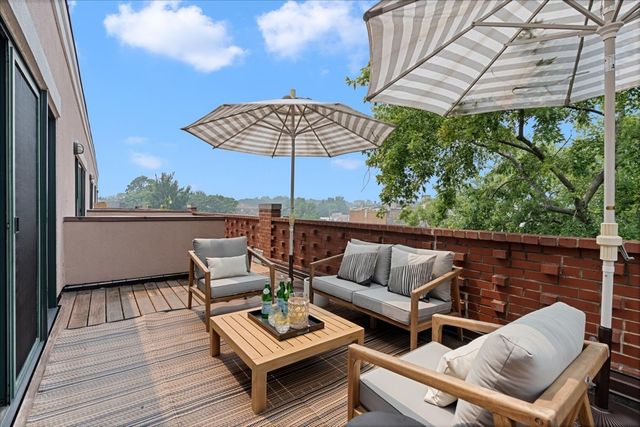 2009 N Hoyne Avenue, Chicago, IL 60647