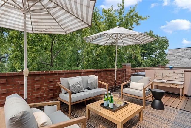 2009 N Hoyne Avenue, Chicago, IL 60647