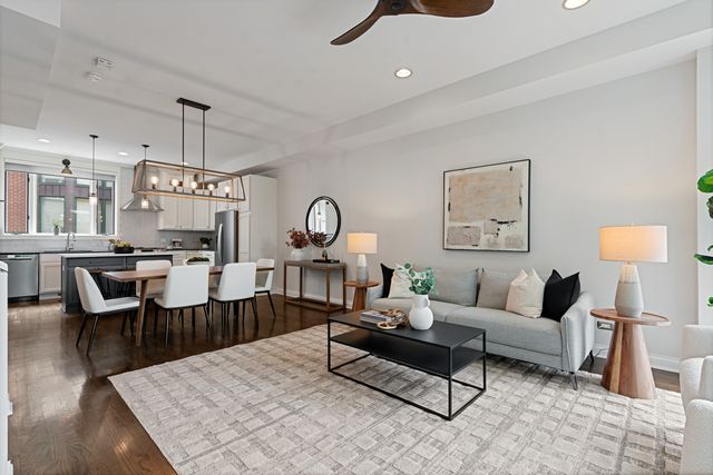 2009 N Hoyne Avenue, Chicago, IL 60647