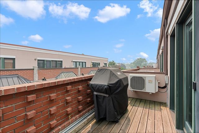 2009 N Hoyne Avenue, Chicago, IL 60647