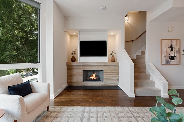 2009 N Hoyne Avenue, Chicago, IL 60647