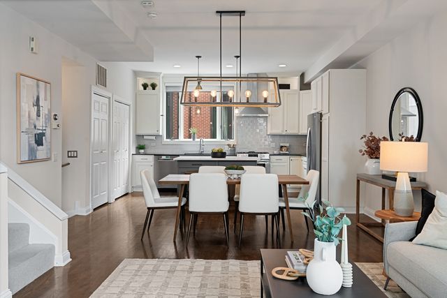 2009 N Hoyne Avenue, Chicago, IL 60647