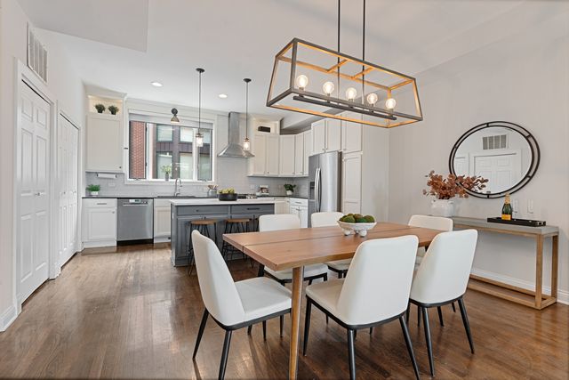 2009 N Hoyne Avenue, Chicago, IL 60647