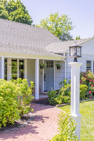 22 Braemer Road, Setauket, NY 11733