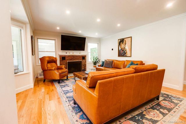 22 Braemer Road, Setauket, NY 11733