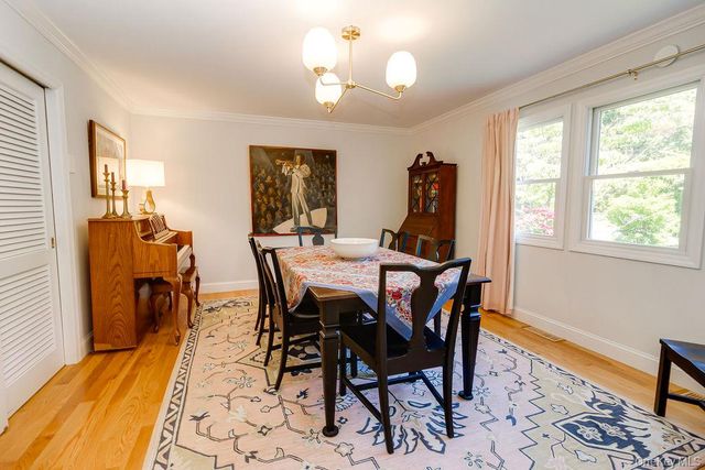 22 Braemer Road, Setauket, NY 11733