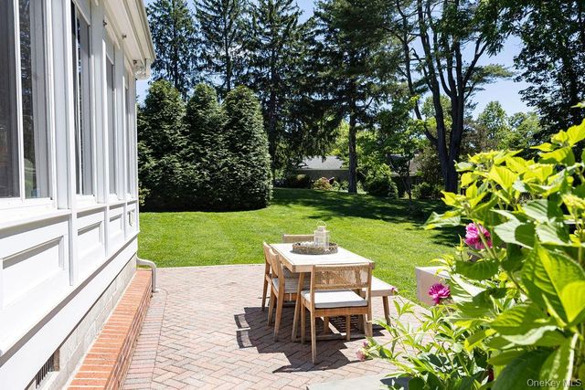 22 Braemer Road, Setauket, NY 11733
