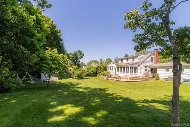 22 Braemer Road, Setauket, NY 11733