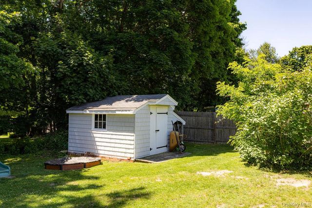 22 Braemer Road, Setauket, NY 11733