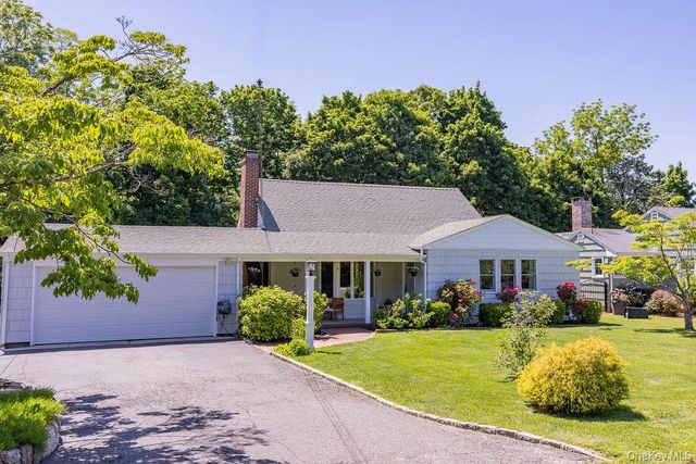 22 Braemer Road, Setauket, NY 11733