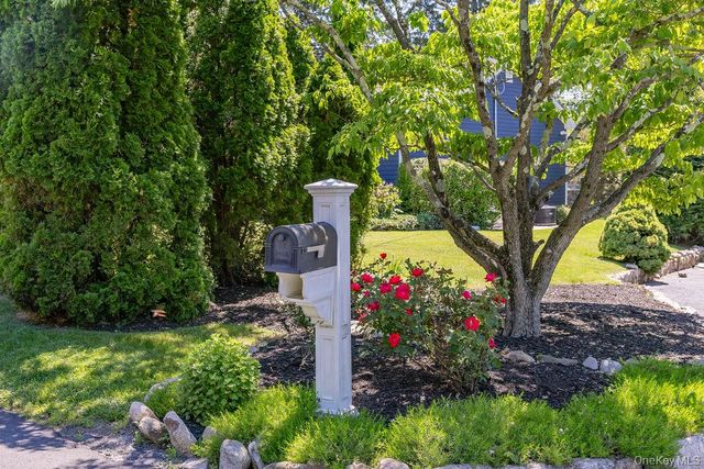 22 Braemer Road, Setauket, NY 11733