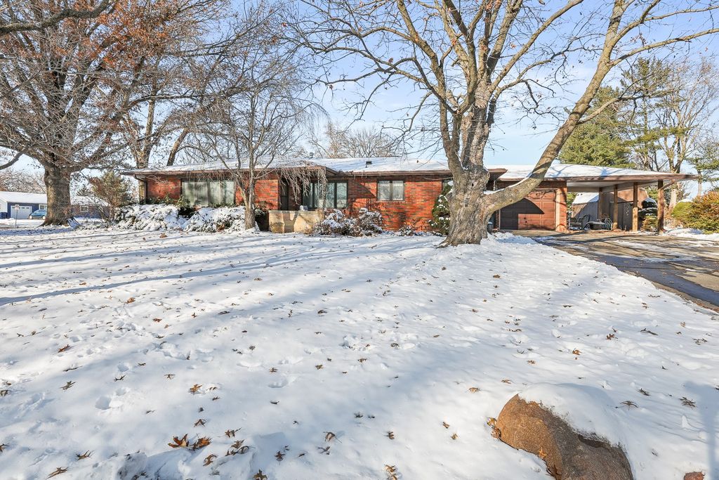 716 Elm Street, Pella, IA 50219