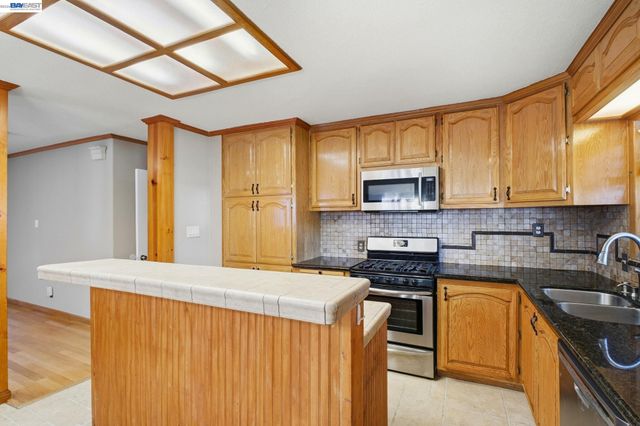 113 Lafayette Ave, Hayward, CA 94544