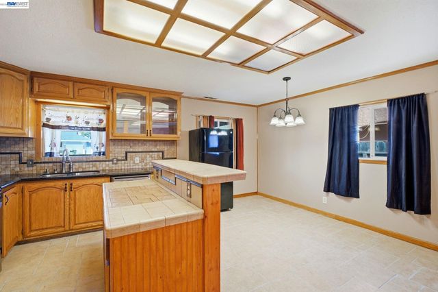 113 Lafayette Ave, Hayward, CA 94544