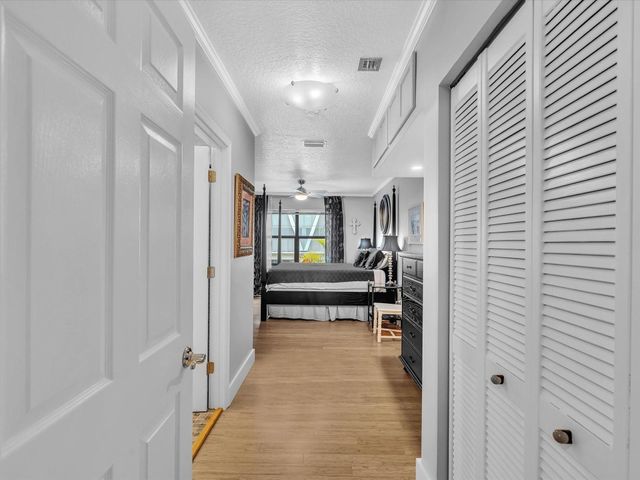 240 City View Drive 240, Fort Lauderdale, FL 33311