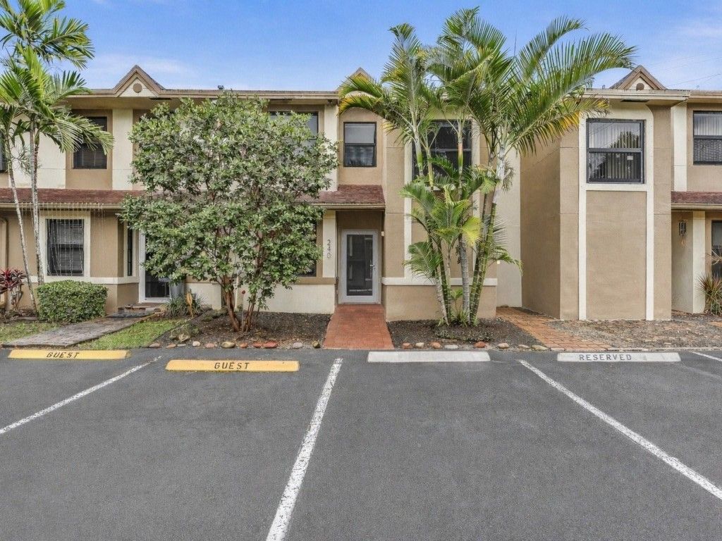 240 City View Drive 240, Fort Lauderdale, FL 33311