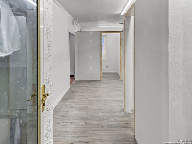 2903 E Houston, San Antonio, TX 78202