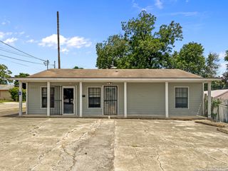 2903 E Houston, San Antonio, TX 78202