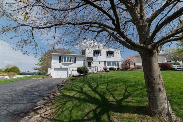 102 Seitz Drive, Camillus, NY 13031