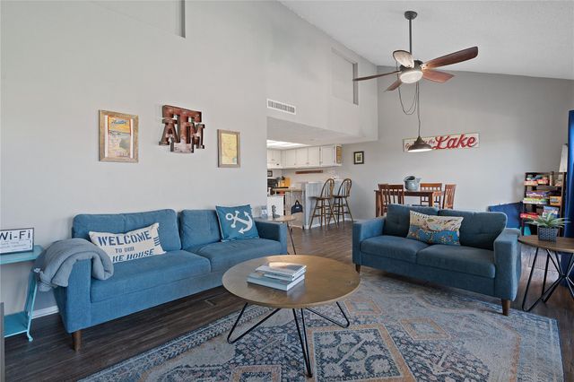 111 Comanche PT, Point Venture, TX 78645