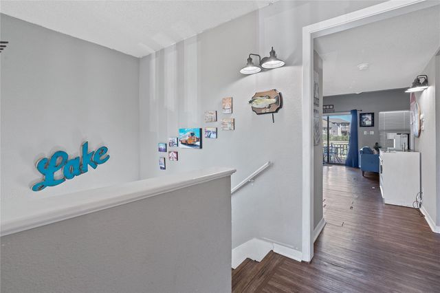 111 Comanche PT, Point Venture, TX 78645