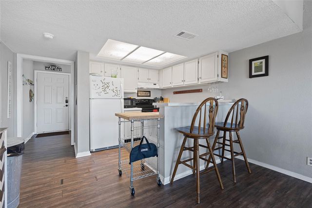 111 Comanche PT, Point Venture, TX 78645