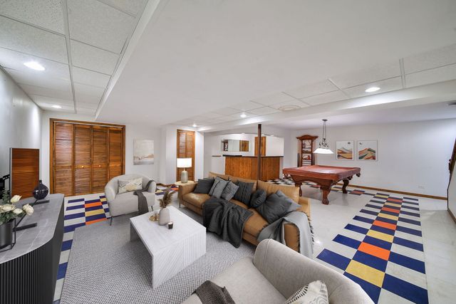 2324 Kalamazoo Drive, Naperville, IL 60565