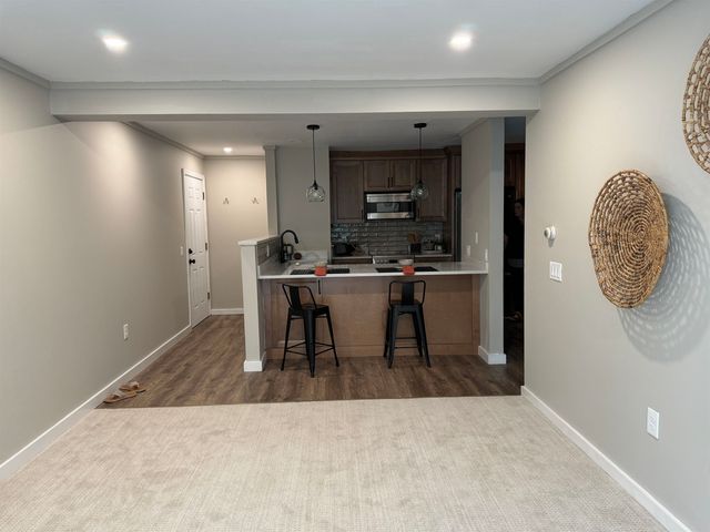 30 Wolf Rd Unit 612, Lebanon, NH 03766