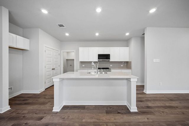 156 Hornet ST, Elgin, TX 78621