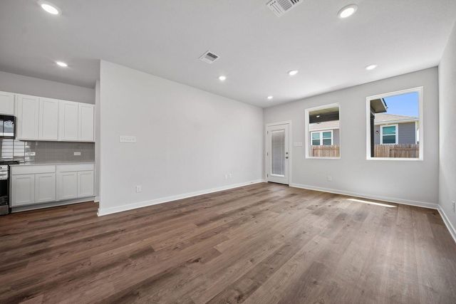 156 Hornet ST, Elgin, TX 78621