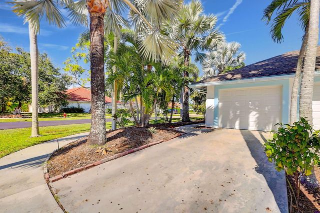 1176 Staghorn Street, Wellington, FL 33414