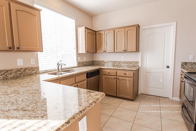 7556 N Trellis Circle, Fresno, CA 93720