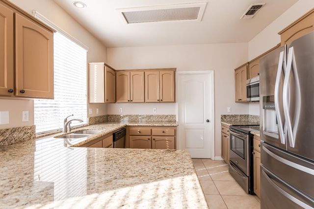 7556 N Trellis Circle, Fresno, CA 93720