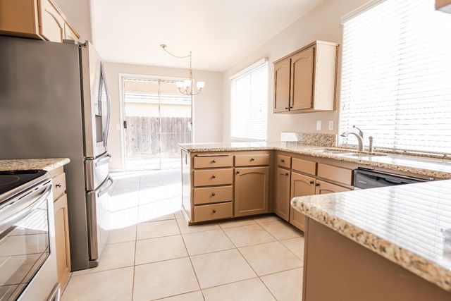 7556 N Trellis Circle, Fresno, CA 93720