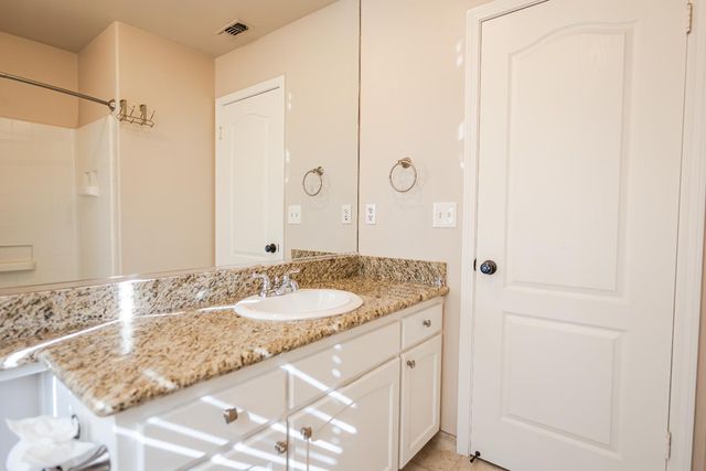 7556 N Trellis Circle, Fresno, CA 93720