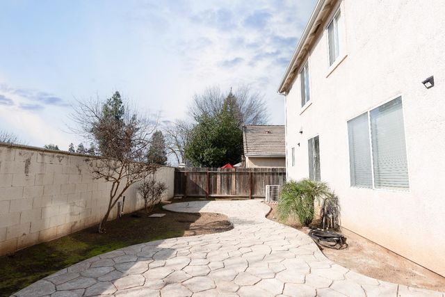 7556 N Trellis Circle, Fresno, CA 93720