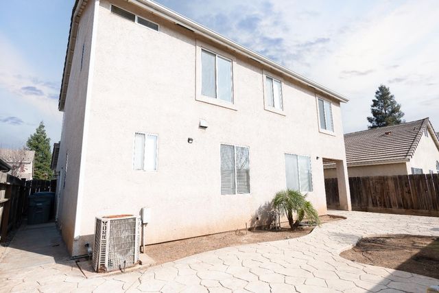 7556 N Trellis Circle, Fresno, CA 93720