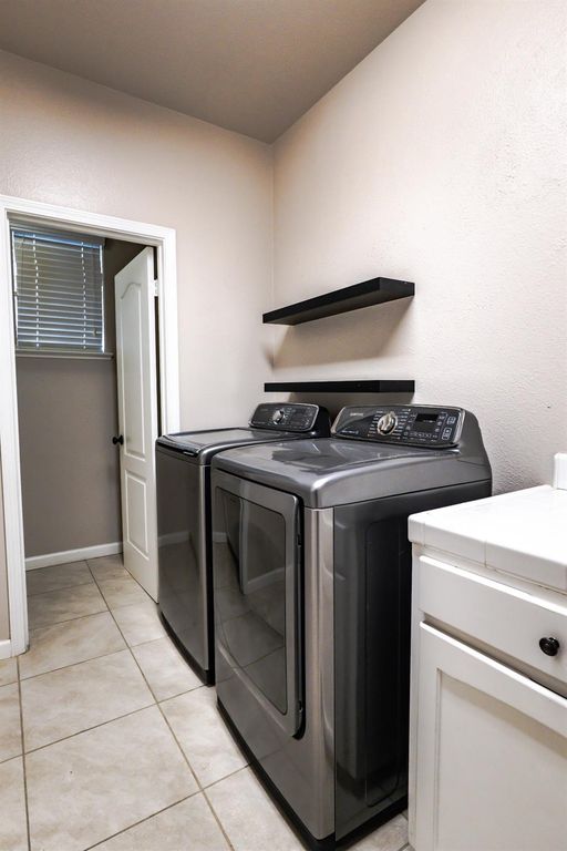 Image 12 of property listing at 7556 N Trellis Circle, Fresno, CA 93720