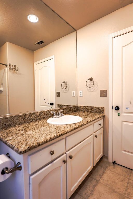 Image 22 of property listing at 7556 N Trellis Circle, Fresno, CA 93720