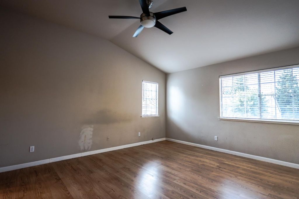 Image 27 of property listing at 7556 N Trellis Circle, Fresno, CA 93720