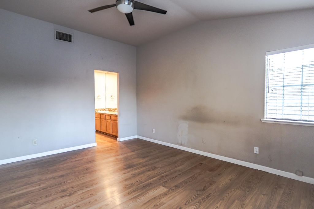 Image 29 of property listing at 7556 N Trellis Circle, Fresno, CA 93720