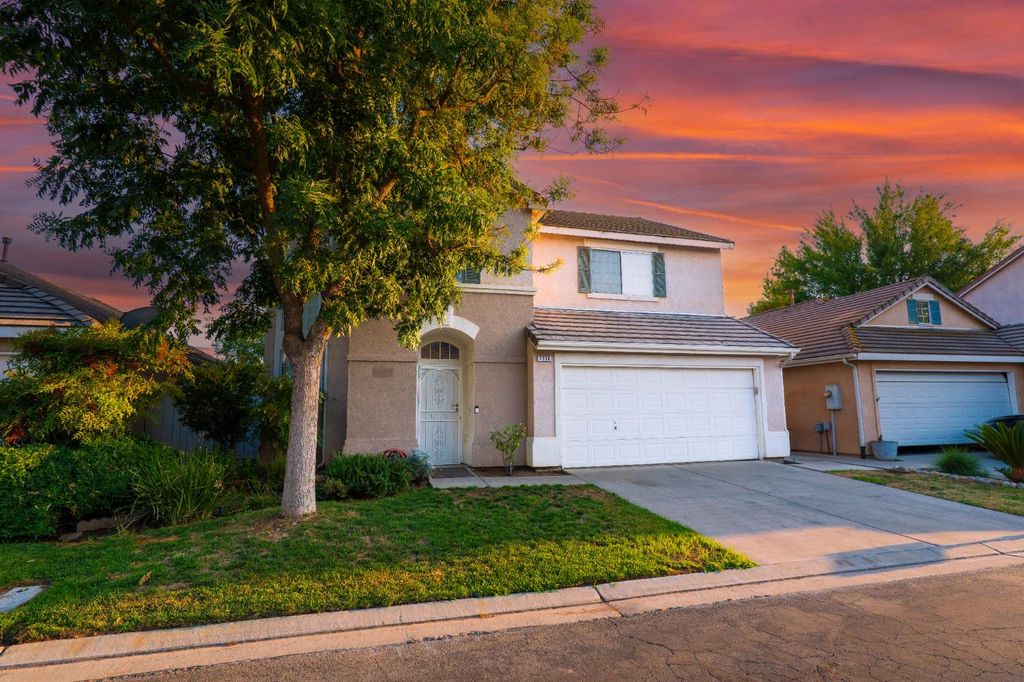 Image 3 of property listing at 7556 N Trellis Circle, Fresno, CA 93720
