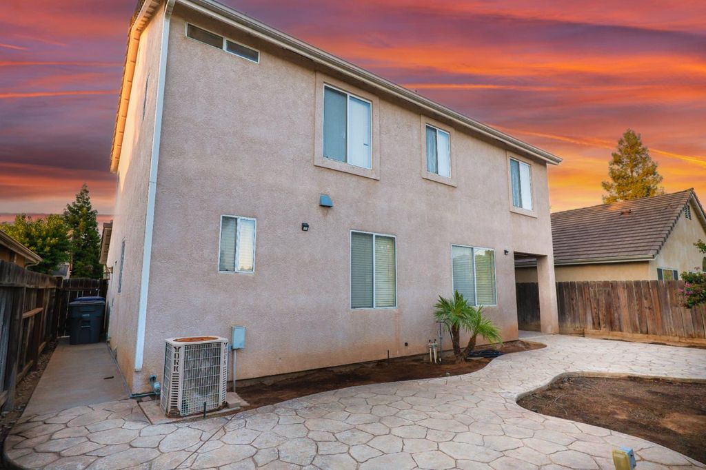 Image 37 of property listing at 7556 N Trellis Circle, Fresno, CA 93720