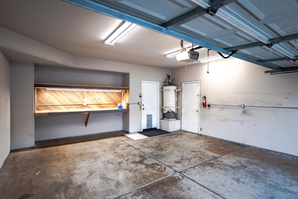 Image 40 of property listing at 7556 N Trellis Circle, Fresno, CA 93720