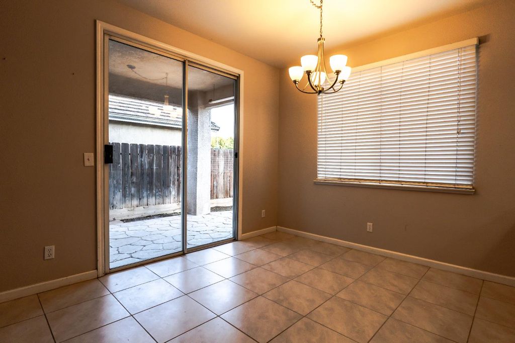 Image 7 of property listing at 7556 N Trellis Circle, Fresno, CA 93720