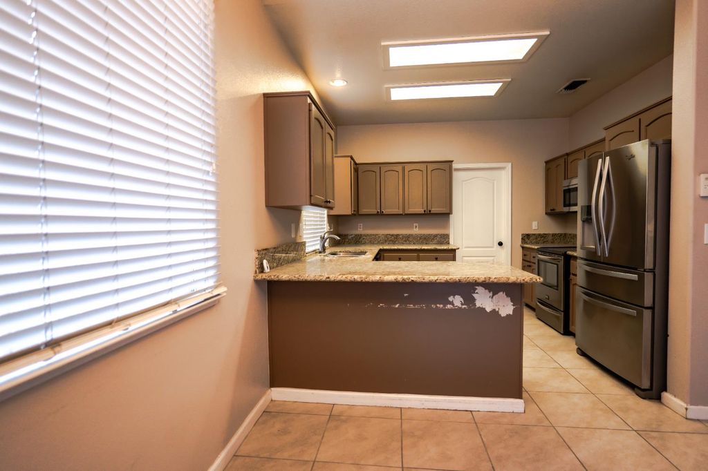 Image 9 of property listing at 7556 N Trellis Circle, Fresno, CA 93720