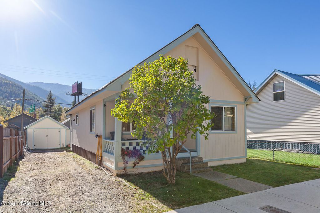 215 E Riverside AVE E, Kellogg, ID 83837 photo 2